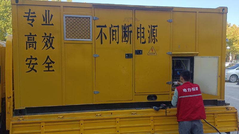 伊通柴油发电机组和UPS电源配合使用时，如何避免切换过程中的电力中断？